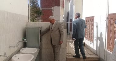 وكيل تعليم أسيوط يتفقد المدارس للإطمئنان على سلامة المبانى وإزالة آثار الأمطار