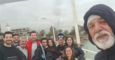 صورة سيلفى تجمع أبطال مسلسل "أسود فاتح" فى رحلة صيد