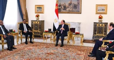 السيسى يبحث مع نائب رئيس مجلس السيادة السوداني "سد النهضة" بحضور رئيس المخابرات.. ويؤكد: سياسة مصر دائماً كانت سنداً ودعماً للخرطوم.. و"حميدتي" يشيد بمساندة القاهرة الصادقة للحفاظ على سلامة واستقرار بلاده