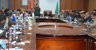 محافظ المنيا يشكر الجهاز التنفيذى على جهوده فى مواجهة أزمة الطقس