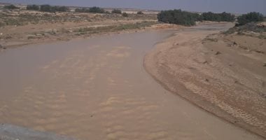 امتلاء سد الرافعة بمياه السيول والفائض يواصل تدفقه عبر وادى العريش
