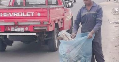 رفع 300 طن رمال وأتربة بعد تمهيد الطرق بسفاجا عقب العاصفة الترابية.. صور 