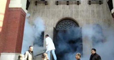 جامعة الإسكندرية تطهر مبنى الإدارة للوقاية من كورونا..صور