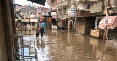 أهالى كفر سليم شارع الترعة بالبحيرة يطالبون بتطوير شبكة الصرف الصحى
