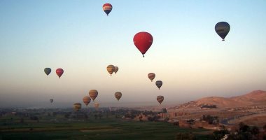 البالون الطائر ينقذ الموسم السياحى.. الأقصر رائدة الرحلات منذ ثلاثة عقود.. تضع مصر فى المرتبة الثانية عالميا بعد أمريكا فى هذا النشاط.. محطة أساسية فى أى برنامج سياحى تجذب 500 ألف سائح سنويا