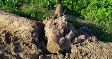 صور.. سقوط عمود إنارة على طريق بقرية منيا القمح
