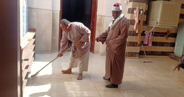 صور.. تطهير وتعقيم المساجد فى الأقصر للمكافحة والوقاية من "فيروس كورونا"