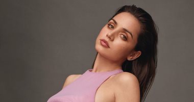 آنا دي أرماس تتصدر غلاف مجلة Vogue.. وجيمس بوند يروج لجلسة تصويرها
