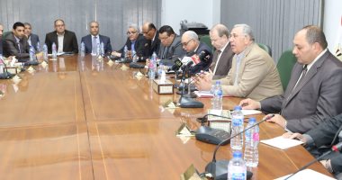 وزير الزراعة يكلف بدعم المزارع والمربى لتلافى خسائر موجة الطقس السيىء