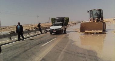 صور.. عودة حركة السير على طريقى نخل النفق ونخل العريش بعد رفع مخلفات السيول