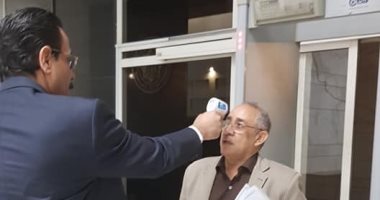 صور..نائب يخضع لفحص "كورونا" بوزارة المالية ويشيد بالإجراءات الاحترازية