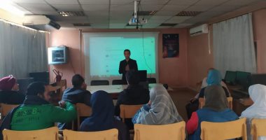 صور.. جامعة الأقصر تنظم تدريب على "التعليم عن بعد" لشرح المنصات الإلكترونية