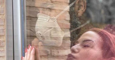 مدافع فالنسيا يودع زوجته بصورة مؤثرة بعد إصابته بفيروس كورونا