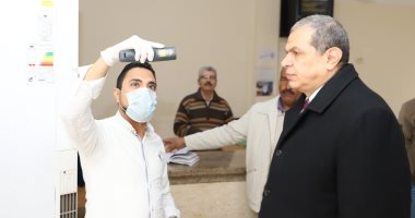 وزير القوى العاملة يخضع للكاشف الحرارى ضمن إجراءات مواجهة كورونا