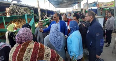 رئيس جهاز الشروق يُشارك فى حملة لضبط أسعار السلع الغذائية بالمدينة