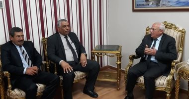 "الغضبان" ورئيس حماية الشواطئ يناقشان الضوابط البيئية للحفاظ على شاطئ بورسعيد