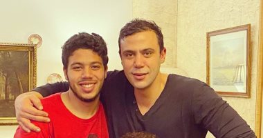 محمد إمام يداعب أبناء أخوه بصورة تجمعهم: "كبروا لحد ما بقوا أكبر مني"