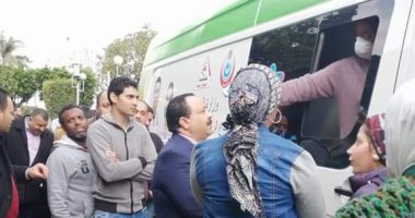 عيادات متنقلة للكشف الطبي على العاملين بالشركة القابضة للمطارات.. صور 