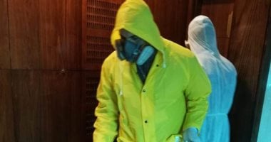 مصر للطيران تجرى عمليات تعقيم داخل استراحات الركاب بمطار القاهرة.. صور 