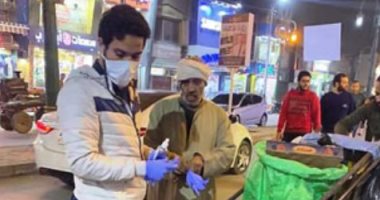 مبادرات شبابية بالمنيا لمواجهة كورونا بتطهير وتوزيع الكمامات بالشوارع.. صور 