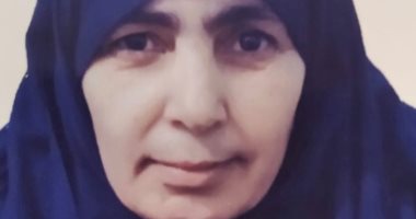 حمدية أم مثالية من شمال سيناء.. تحدت الجهل والسرطان بالعمل وتعليم الأبناء.. تعلمت القراءة من فصول محو الأمية.. ساعدت زوجها بصناعات حرفية فى المنزل من أجل تربية الأولاد.. أبناؤها 4 بينهم طبيب و2 يدرسان بالطب