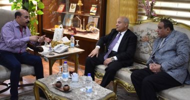 محافظ أسوان: توفيق الأوضاع البيئية لمصانع سكر كوم أمبو للقضاء على السحابة السوداء.. صور