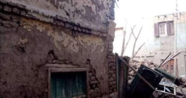 تحطم سيارة وإخلاء منزل إثر انهيار عقار بطوخ فى القليوبية