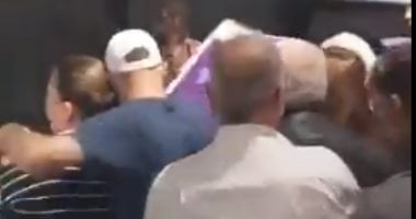 أستراليون يتكالبون على أوراق المراحيض: كورونا أظهر أسوأ ما فى الناس.. فيديو