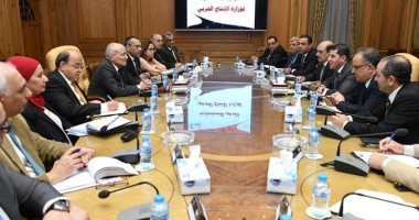 العصار يناقش مع رئيس هيئة الاستثمار عددا من المشروعات المزمع تنفيذها