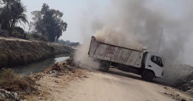 صور.. رفع وإزالة 22 طن قمامة ومخلفات من الشوارع لمكافحة الأمراض فى الأقصر