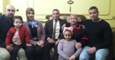 الأم المثالية ببورسعيد تروى رحلة كفاحها للوصول بأبنائها لبر الآمان.. صور