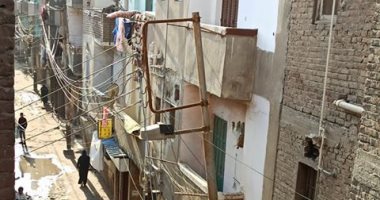 عمود إنارة مائل يهدد سكان شارع الضامن بالزقازيق بالشرقية