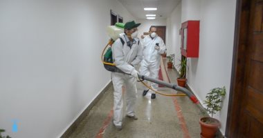 صور.. الإسكندرية تواصل تعقيم المساجد وأماكن التجمعات ووضع ملصقات للتوعية