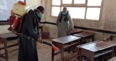بالجهود الذاتية.. شباب قرية أولاد خلف بسوهاج يعقمون المدارس