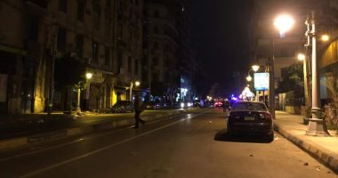 الظلام يخيم على محافظة الإسكندرية بعد قرار غلق المحلات لمواجهة كورونا.. صور