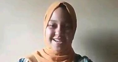 سلمى أصغر مترجمة للغة الإشارة بالشرقية.. تعلمت لغة ذوى الإعاقة السمعية للتواصل مع صديقة شقيقتها.. وأسست قناة على موقع اليويتوب لخدمة الصم والبكم.. وبدأت بترجمة الأغانى لذوى الاحتياجات الخاصة