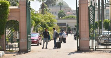 رئيس جامعة القاهرة يعفى طلاب المدن الجامعية من المصاريف خلال تعليق الدراسة