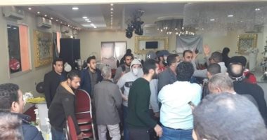 صور.. غلق وغرامات على 200 مقهى ومطعم ومحال بالجيزة خالفوا قرار الغلق