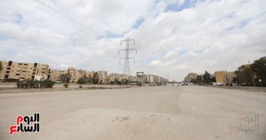 صور.. "سوق السيارات" خالى من البائعين والمواطنين