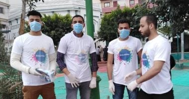 صور.. توزيع كمامات على المصلين قبل صلاة الجمعة لمواجهة كورونا فى بنها