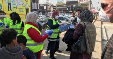 فيديو .. "مستقبل وطن" يوزع الكمامات علي المواطنين فى التجمع لمواجهة كورونا