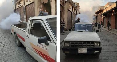 حملات بالقاهرة والجيزة لمنع احتكار السلع وغلق المراكز التعليمية ومصادرة الشيشة لمنع انتشار كورونا.. سيارات رش المبيدات تجوب الشوارع لمكافحة الذباب والناموس.. وإلغاء الأسواق الأسبوعية للوقاية من الفيروس.. صور 