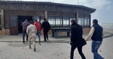 دوريات أمنية تجوب شوارع دمياط لتنبيه المحلات والمقاهي لغلقها مساءً