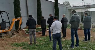 صور.. تشيع ودفن جثمان المواطن المصرى المتوفى بسبب فيروس كورونا فى إيطاليا