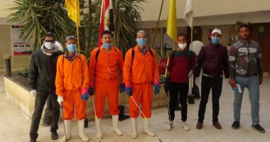 جامعة المنيا تواصل إجراءات تطهير وتعقيم منشآتها لمجابهة "كورونا".. صور