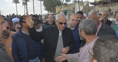 محافظ الجيزة لأهالى الديسمى: نبحث أفضل الوسائل لتأمين حياتكم