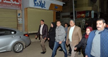 نائب محافظ الدقهلية يقود حملة مكبرة لغلق المحلات التجارية والمقاهى.. صور