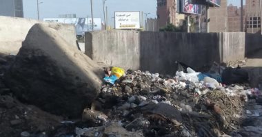 "سيبها علينا"..شكوى من انتشار القمامة بجوار الدائرى بأرض اللواء
