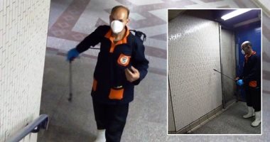 صور.. أعمال تطهير المحطات والقطارات بخطوط المترو.. التعقيم بعد انتهاء ساعات التشغيل يوميا.. توزيع كمامات طبية وكحولية على عاملى المحطات لاستخدامها فترة التشغيل