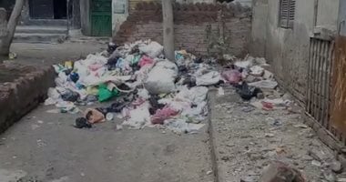سيبها علينا.. شكوى من انتشار القمامة والأوبئة ميدان التروللى بإمبابة